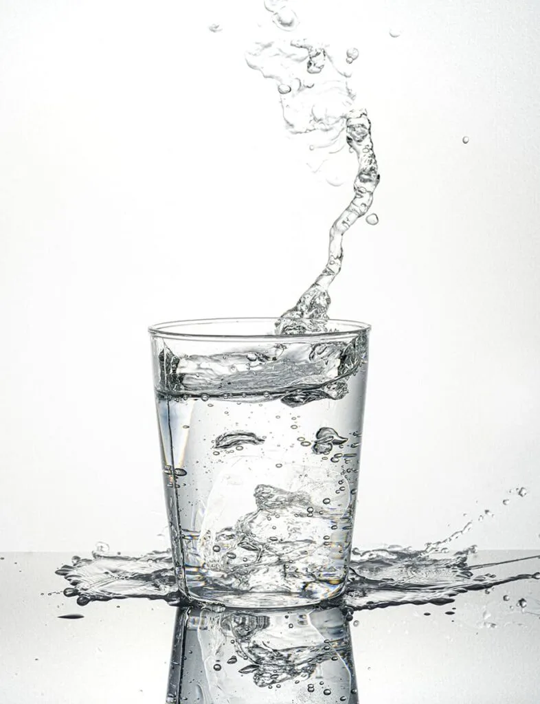 Питьевая вода в стакане